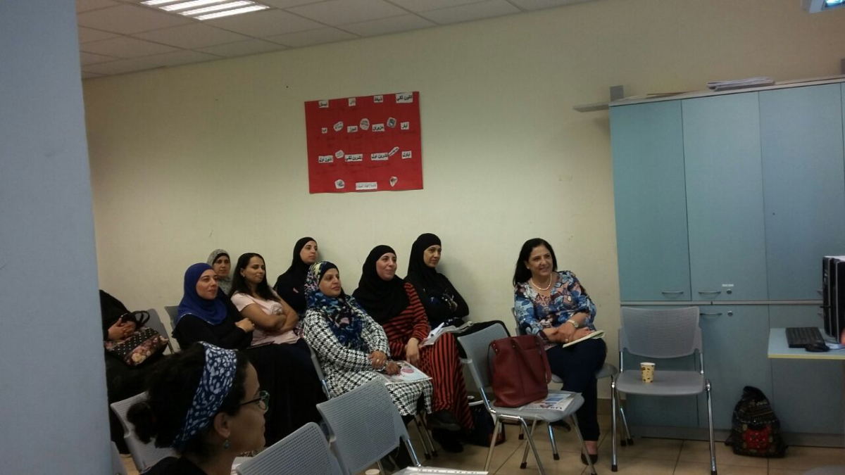 محاضرة للأمهات في مركز النهوض بالشبيبة بمدينة يافا